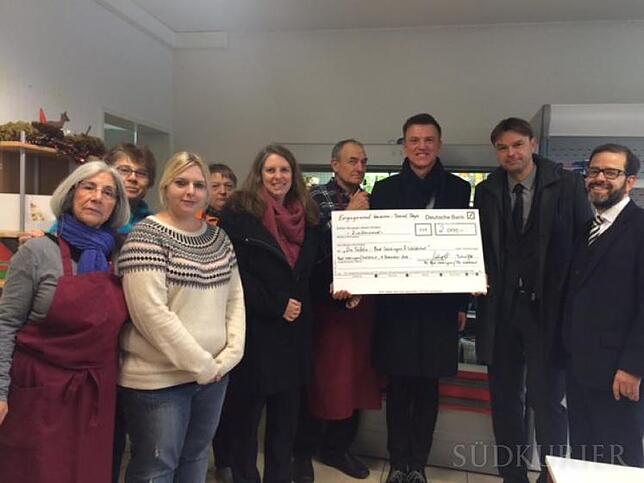Spenden: Ein Team der Deutschen Bank Bad Säckingen und Waldshut unterstützt bei einem Ehrenamtsprojekt die Tafel. Heike Mehrgott ...