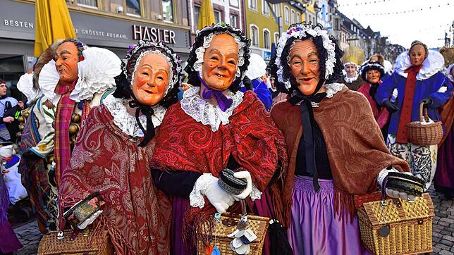 Bild : Fasnetmontag: Historischer Umzug der Narrozunft Teil 1
