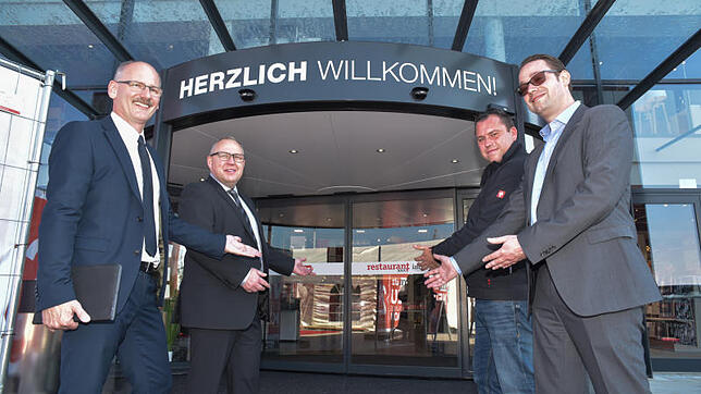 Volker Michels (von links), Thomas Full, Markus Gutsmiedl und Julian Viering freuen sich auf die Kunden. Bilder: Roland Sprich