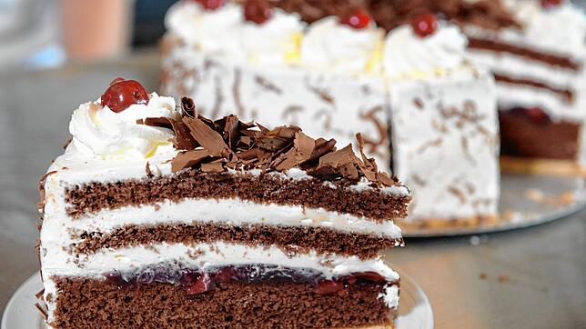 Bild : Umsatzsteuer auf Kuchen beim Schulverkauf? Wie die Debatte in der Region für Aufregung sorgt