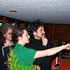 Burga Schall (Mitte) mit Pia Fuchs und Roberto Bargellini vor der Aufführung an der Walpurgisnacht 2008 im Haus des Gastes.
