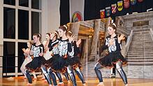 Die Showtanzgruppe aus Renquishausen rundete mit ihrem Auftritt eine gelungene Arbeitstagung am Unterhaltungsabend ab. Bild: Rüdiger Daus