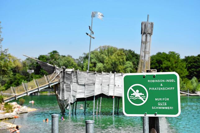 Auf die Robinson-Insel und das Piratenschiff dürfen &bdquo;nur gute Schwimmer&ldquo;. In Corona-Zeiten dürfen sich nur vier Personen auf ...