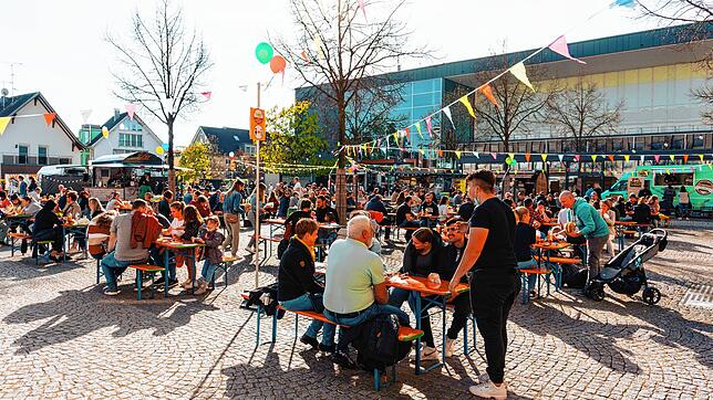 Streetfood-Festival in Singen: Am zweiten Augustwochenende wird es wieder kulinarisch auf dem Rathausplatz.