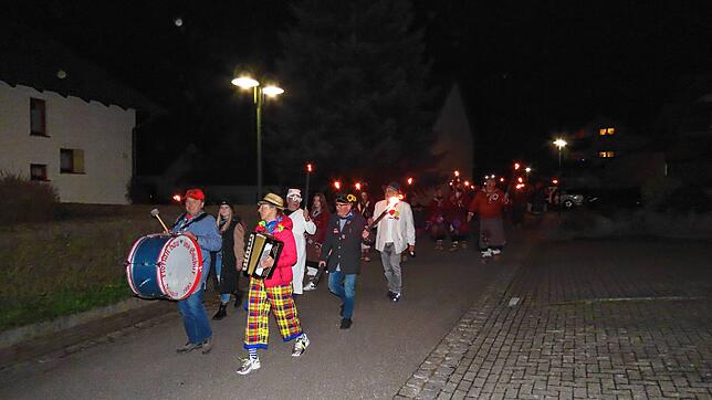 Das Öflinger Zunftabendgremium, angeführt von Kathrin Keser am Akkordeon und Peter Staudenmayer an der Pauke, zogen kurzweilig am ...