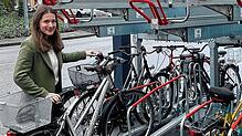 Die überdachten Fahrradständer und abschließbaren Radboxen kommen bei Radfahrern wie Anna-Lena Lauber gut an. Schon bald könnte das ...