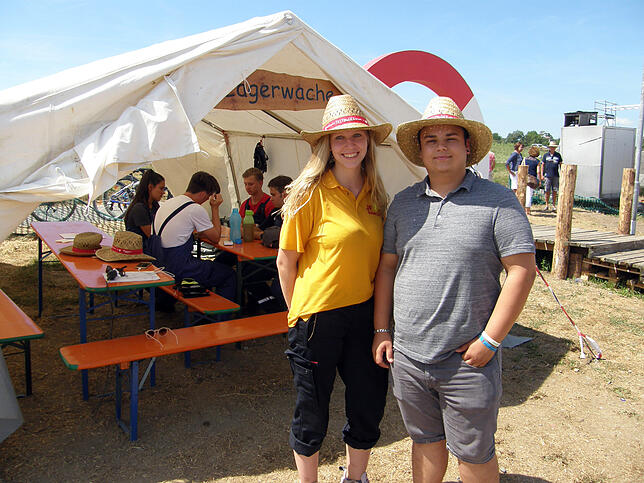 Die Jugendleiter Sabine Bohner aus Gaienhofen und Tristan Auer aus Gailingen fanden das Zeltlager auf der Reichenau sehr gelungen und ...