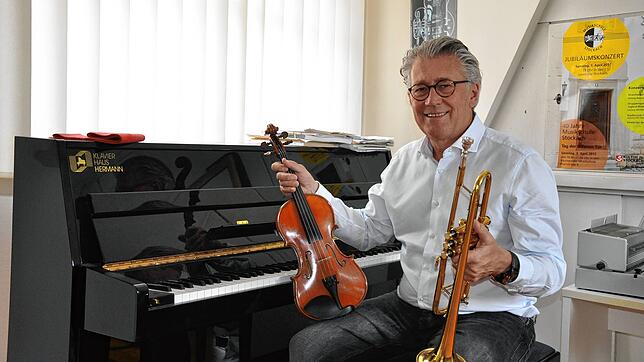 Helmut Hubov ist der Leiter der Stockacher Musikschule. Nach eigenem Eingeständnis hatte er anfangs Mühe, sich an die neue Situation ...