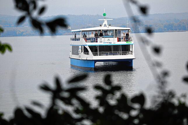 Das erste vollelektrisch betriebene Schiff der BSB, die &bdquo;Insel Mainau&ldquo;, hat die erste komplette Saison hinter sich.