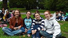 Mara Steigert, Marie Böttcher, Nina Junker und Marina Pittroff (von links) waren am Samstag im Herosé-Park beim Pudding-mit-Gabel-Essen ...