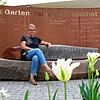 Elisabeth Paul am Trauerort beim Hospiz- und Palliativzentrum in Singen. Sie möchte mehr Menschen motivieren, den Ort zu nutzen &ndash; ...