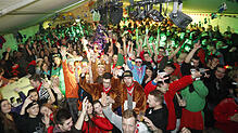 So feiert Pfohren das Große Narrentreffen. Ausgelassene Stimmung herrscht drei Tage lang in den zahlreichen Zelten sowie im kompletten ...