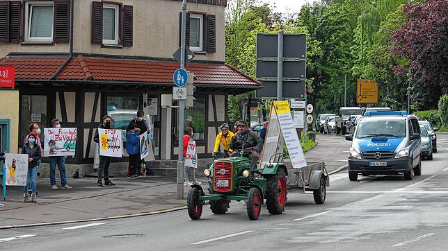 Mehrere Traktoren sind an Christi Himmelfahrt zwischen 16 und 18&nbsp;Uhr auf der Markdorfer Ortsdurchfahrt B 33 unterwegs. Eine Aktion ...