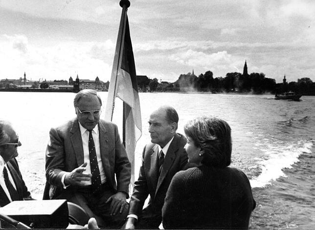 Helmut Kohl 28.05.1985, Helmut Kohl und Francois Mitterrand treffen sich in Konstanz, auf dem Programm steht auch eine Bootsfahrt mit der "Stadt ...