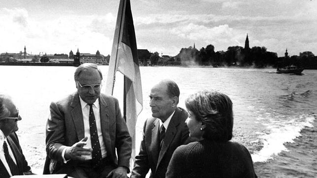 28.05.1985, Helmut Kohl und Francois Mitterrand treffen sich in Konstanz, auf dem Programm steht auch eine Bootsfahrt mit der "Stadt ...