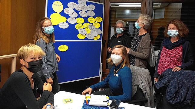 Aktiv fürs Klima: Aufgeteilt auf drei Kleingruppen haben die Teilnehmer des Bürger-Workshops Klimaschutzmaßnahmen erarbeitet, Amanda ...