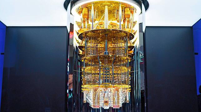 Ein IBM-Quantencomputer der Serie &bdquo;Q System One&ldquo;. Auch in Deutschland forschen Wissenschaftler an Quantenrechnern der Zukunft.