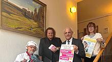 Olaf Jungmann vom Rollmops-Theater, Fabian Deberling vom Handels- und Gewerbeverein, Bürgermeister Fritz Link und Kurgeschäftsführerin ...