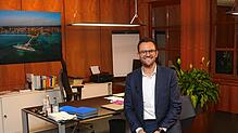 Johannes Henne in seinem Arbeitszimmer im Rathaus: Im Oktober 2017 wurde er zum Immenstaader Bürgermeister gewählt und möchte ...