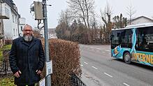 Karl-Heinz Bieser vor seiner Messanlage an der Schnetzenhauser Straße.