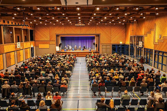 Bild 9: Vier Kandidaten auf der Bühne: Bilder von der SÜDKURIER-Podiumsdiskussion zur Bürgermeisterwahl