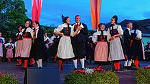 Schön in Tracht: Die Klettgauer Heimattracht ist Stammgast beim Heimatabend und ist mit ihren Volkstänzen jedes Jahr aufs Neue ein ...
