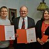 Gratulationen: Margret Schulze wurde für 25 Jahre Mitgliedschaft geehrt, André Langbein für 10 Jahre. Die neue Schriftführerin Tina ...