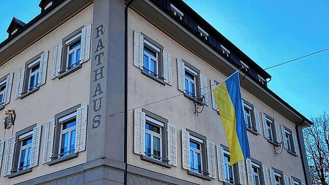 Zeichen der Solidarität: So wie viele andere Gemeinden am Hochrhein zeigt die Stadt Wehr mit einer ukrainischen Flagge ihre Solidarität.