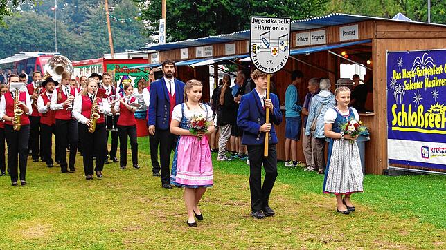Bild : Bilder vom Festwieseneinzug und Fassanstich beim Schlossseefest (Teil 1)