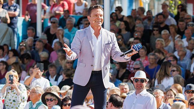 Moderator Stefan Mross bei der Show "Immer wieder sonntags" der ARD. Die Frage eines Schlager-Stars erwischte ihn unvorbereitet.