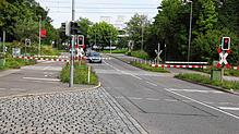 Am Wollmatinger Bahnhof ist der Bahnübergang durch Halbschranken gesichert. Laut der Deutschen Bahn seien diese sogar am sichersten.