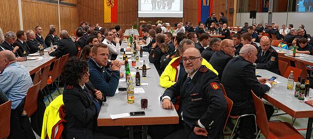 Am Donnerstag versammelten sich erstmalig zu ihrer Jahreshauptversammlung über 170 Gäste und Feuerwehrfrauen und &ndash;männer in der ...