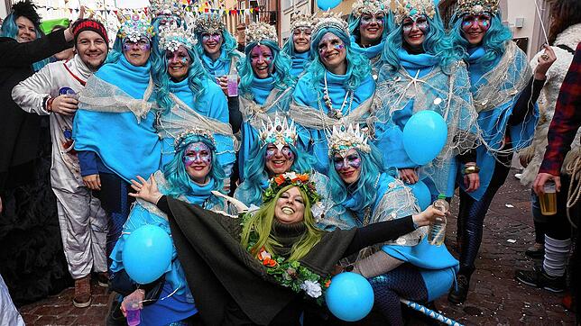 Ausgefallene, fantasievolle Kostüme sind Markenzeichen der Hoorigen Mess&lsquo; in Tiengens Innenstadt. (Archivbild 2023)