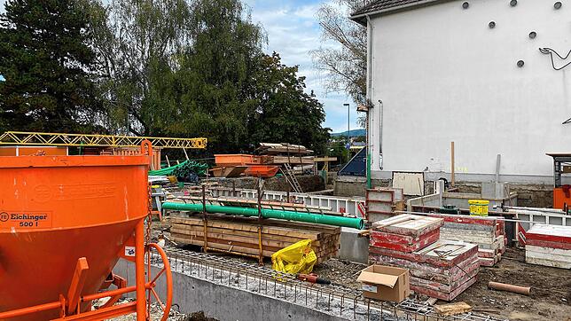 Die Baustelle des Anbaus an der Grundschule Markelfingen. Der Anbau soll auch noch ein zweites Stockwerk bekommen.