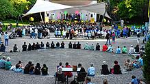 Das Festival der Chöre im Schlosspark in Bad Säckingen, veranstaltet vom Chorverband Hochrhein, bewirkte für die über 400 ...