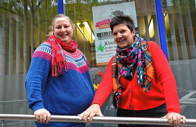 Hauptamt und Stadtmarketing haben eng zusammengearbeitet, erklären Barbara Bücken (Stadtmarketing-Leiterin) und Regina Holzhofer ...