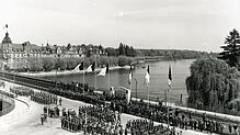 Französische Truppen bei einer Parade über die Konstanzer Rheinbrücke am Ende des Zweiten Weltkriegs.