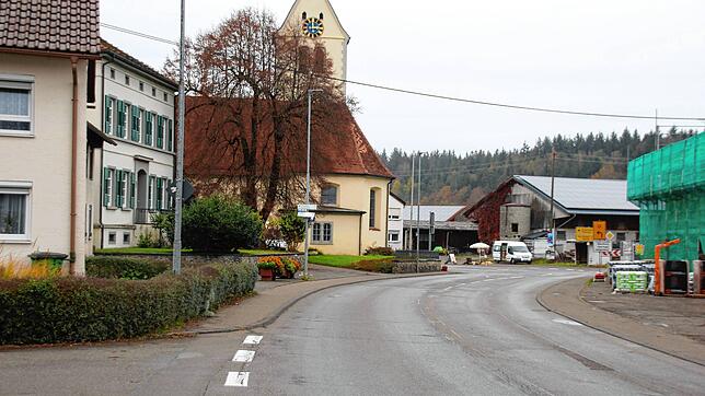 Die marode Ortsdurchfahrt von Denkingen wird endlich saniert. Zuvor wird die Kanalisation komplett erneuert.