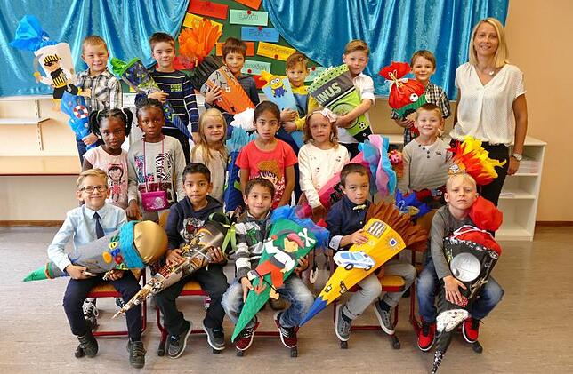 Grundschule Laiz, Klasse 1b mit Lehrerin Christine Orlik.