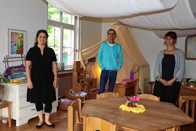 Diesen Gruppenraum kann der Waldorfkindergarten noch bis zum Umzug in den Neubau im Lindenhain nutzen. Im Bild (von links) Gila ...