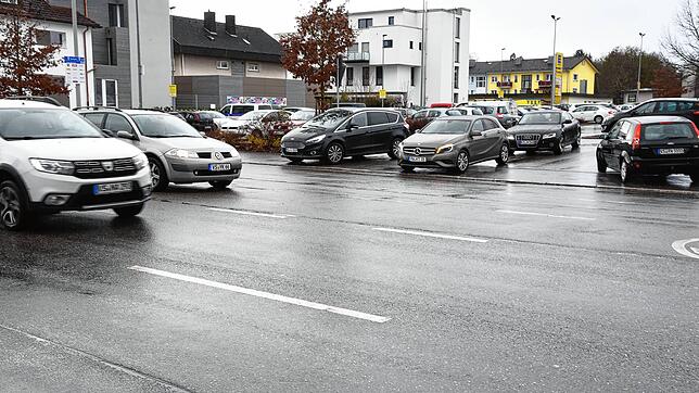 Ganz schön brenzlig geht es manchmal bei der &bdquo;Wüba-Ausfahrt&ldquo; in Villingen zu. Jetzt soll das Linksabbiegen in Richtung ...