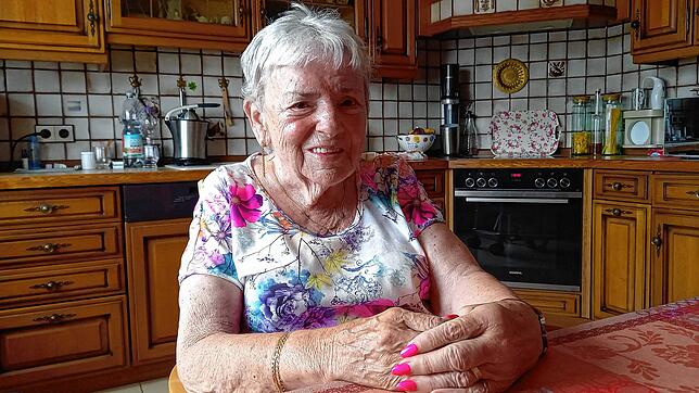 Gertrud Krause daheim in ihrer Wohnküche. Hier erzählt sie von ihrem nun schon mehr als 30 Jahre anhaltenden Leben mit der ...