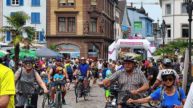 Tausende Aktive waren am Sonntag auf dem Slowup-Rundweg unterwegs. Stärkung gab es beispielsweise auf dem Münsterplatz in Bad Säckingen.
