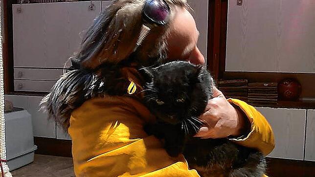 Die Besitzerin von Katze Kitty freut sich über deren Heimkehr nach mehr als drei Jahren. Sie selbst möchte allerdings nicht in der ...