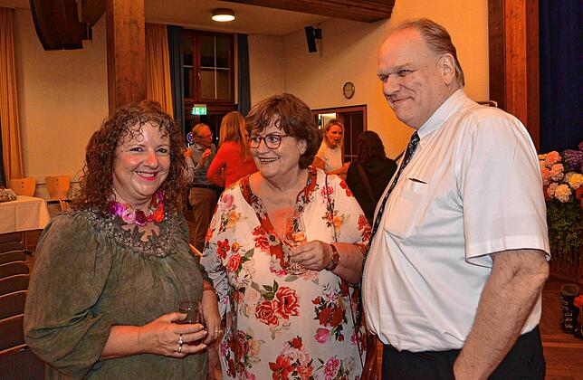 Auch Johanna Bischofberger, Susanne Deiters Wälischmiller und Armin Bischofberger haben einen schönen Abend in der Stadthalle erlebt.