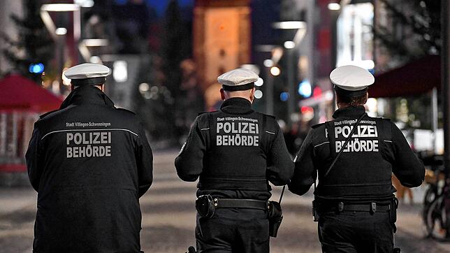 Bild : Landrat und Bürgermeister in Sorge wegen hoher Inzidenz im Kreis: Appell an Bürger, sich an Regeln zu halten