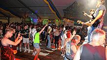 Ausgelassene Partystimmung hat am Samstagabend während der Revival-Rock-Party mit der Coverband Pull geherrscht. Die Musiker haben das ...