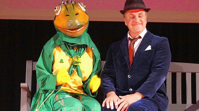 Neuzugang in der Narrenzunft: Mit einem launigen Theaterstück stellten sich die Wellendinger Frösche vor.