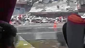 Auf einem Video, das die Redaktion Waldshut erreichte, sind aus einem Bus heraus zerstörte Gebäude in der Stadt Urfa (Türkei) zu erkennen.