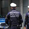 Opfer einer Betrugsmasche ist eine 77-Jährige geworden, die falsche Handwerker in ihre Wohnung ließ, informiert die Polizei. Das Foto ...